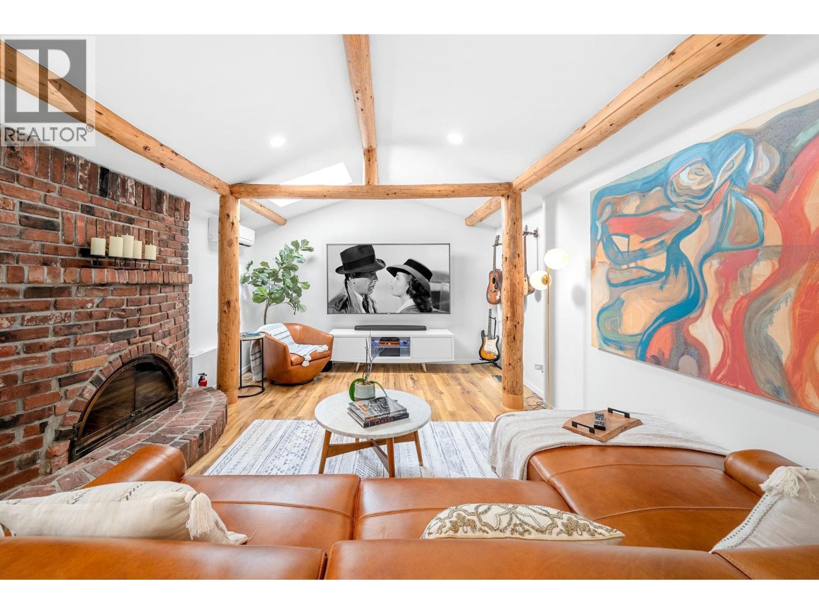 












2540 BOSWELL AVENUE

,
North Vancouver,




British Columbia
V7H1L7

