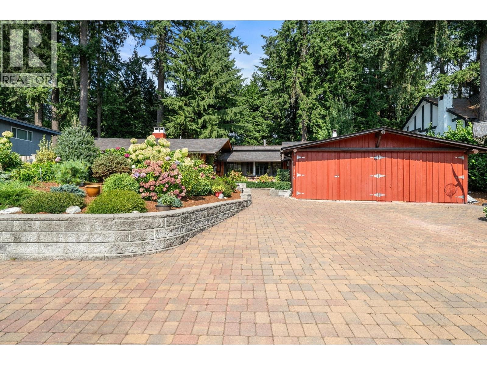 












2540 BOSWELL AVENUE

,
North Vancouver,




British Columbia
V7H1L7

