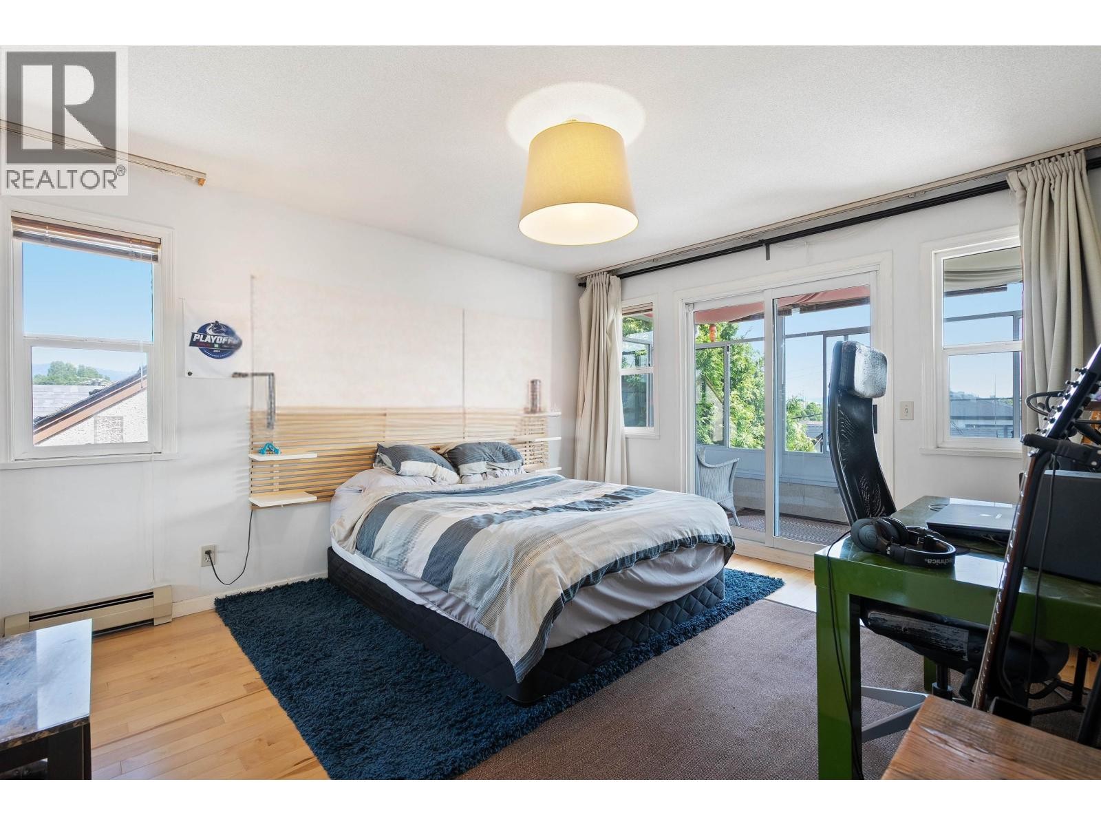 












4988 SHERBROOKE STREET

,
Vancouver,




British Columbia
V5W3M2

