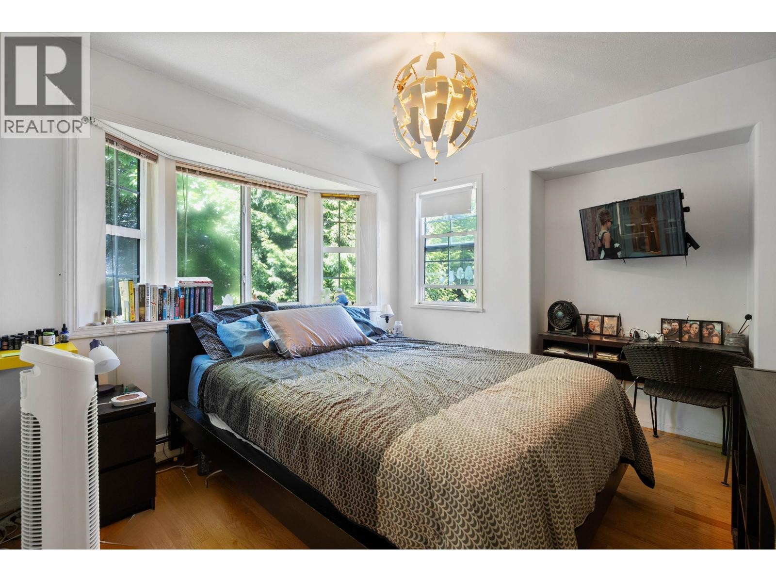












4988 SHERBROOKE STREET

,
Vancouver,




British Columbia
V5W3M2

