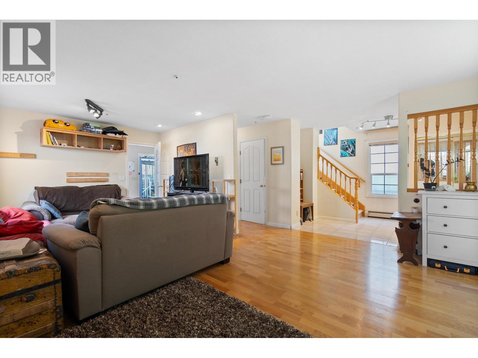 












4988 SHERBROOKE STREET

,
Vancouver,




British Columbia
V5W3M2

