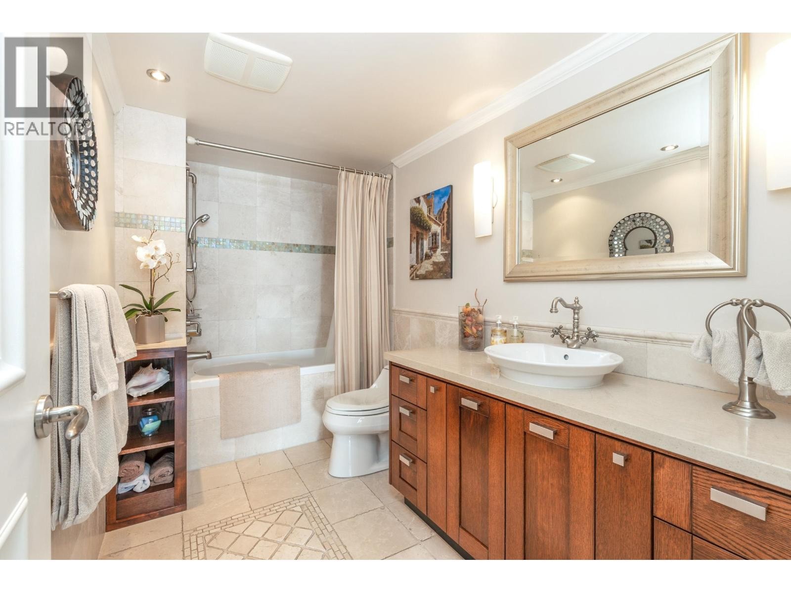 












33 2250 FOLKESTONE WAY

,
West Vancouver,




British Columbia
V7S2X7

