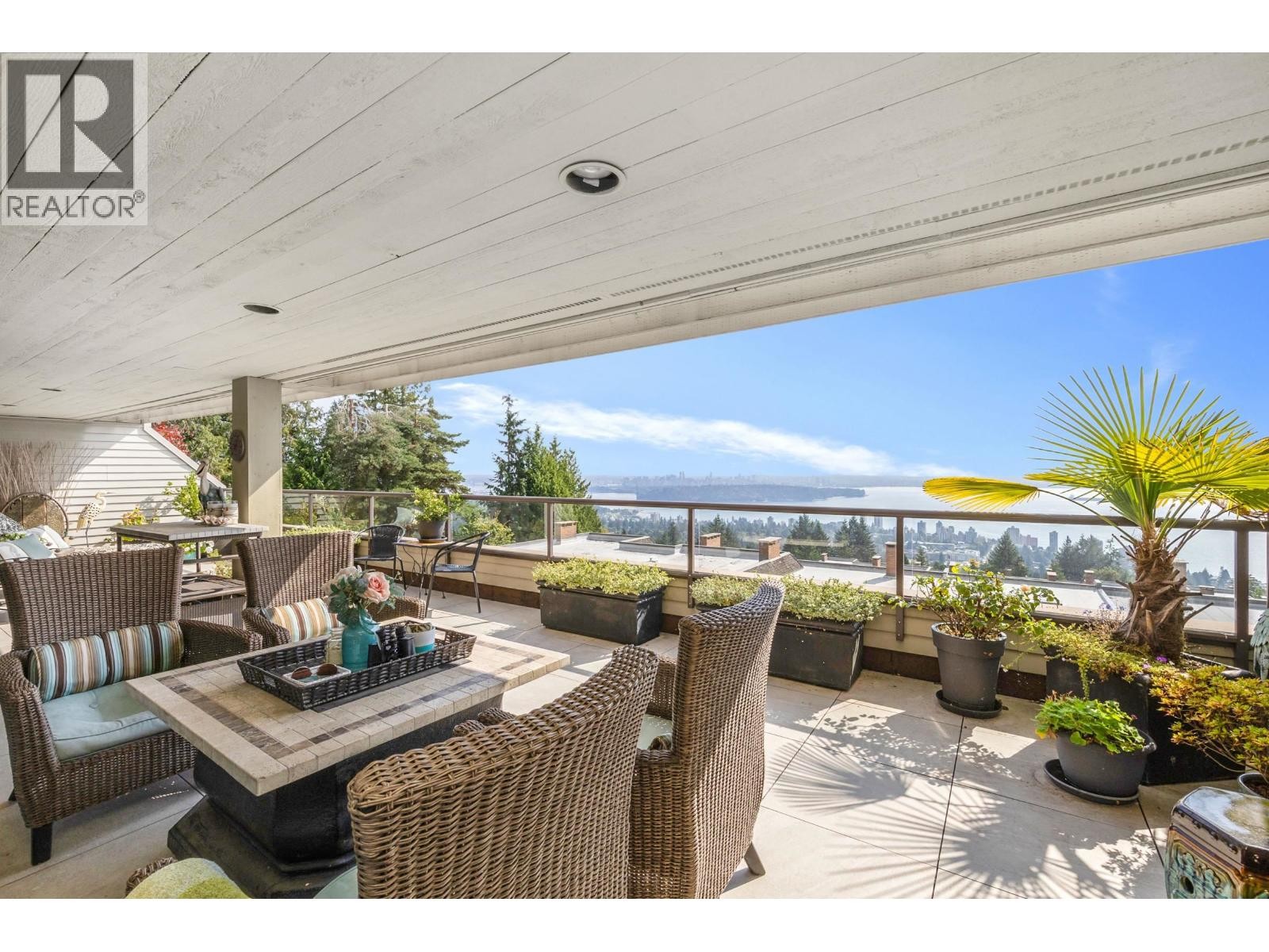 












33 2250 FOLKESTONE WAY

,
West Vancouver,




British Columbia
V7S2X7

