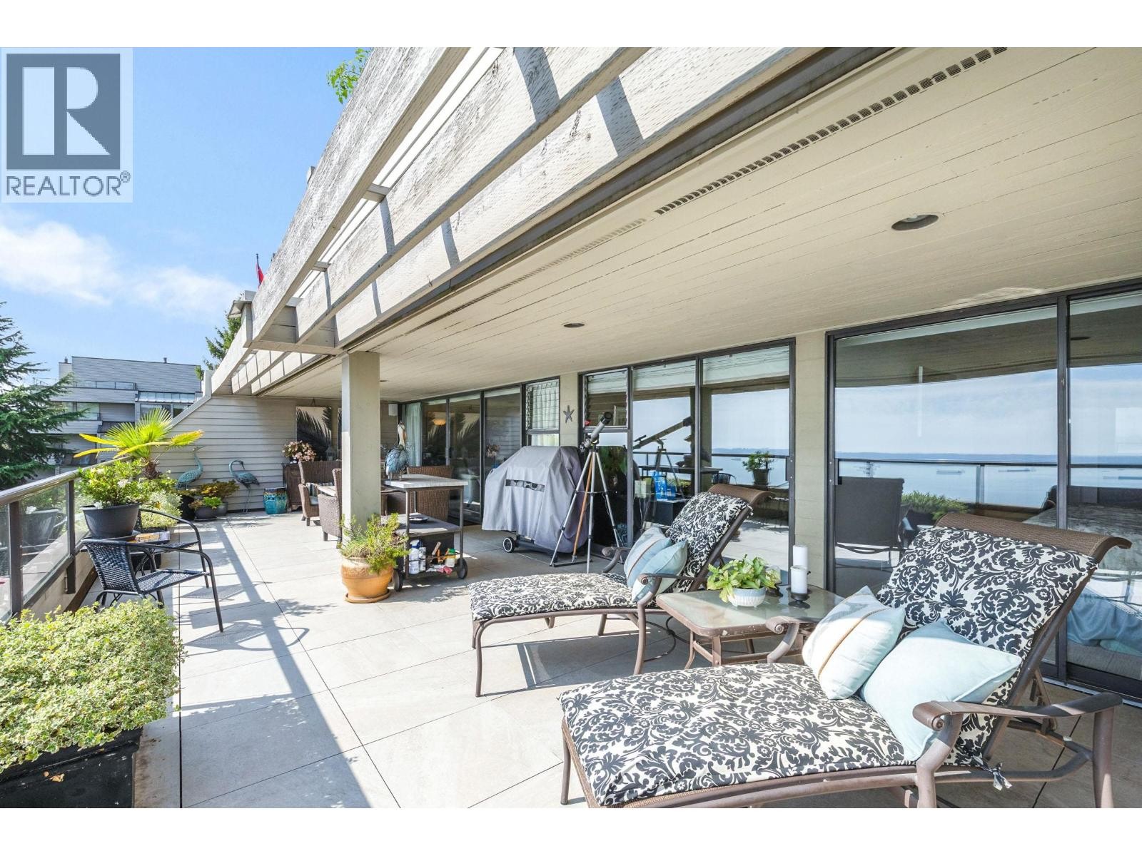 












33 2250 FOLKESTONE WAY

,
West Vancouver,




British Columbia
V7S2X7

