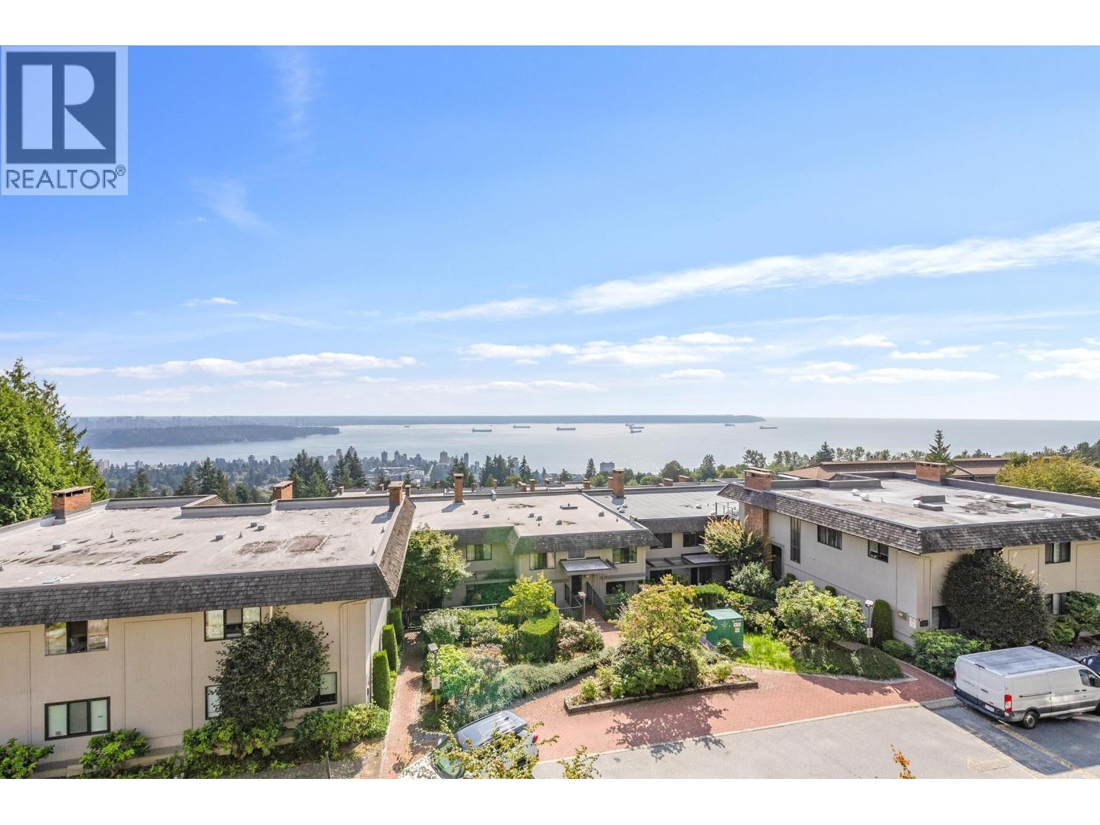 












33 2250 FOLKESTONE WAY

,
West Vancouver,




British Columbia
V7S2X7

