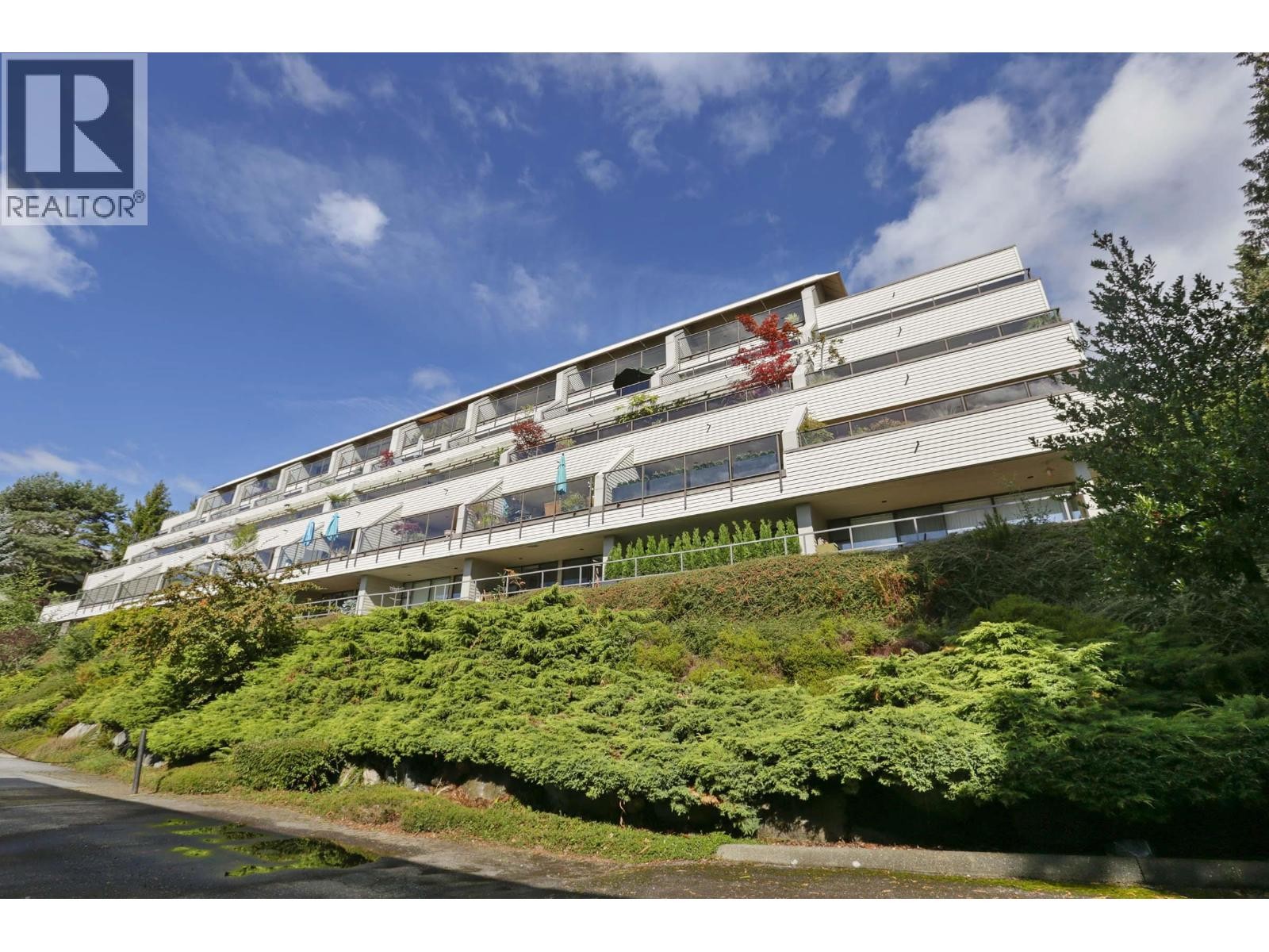 












33 2250 FOLKESTONE WAY

,
West Vancouver,




British Columbia
V7S2X7

