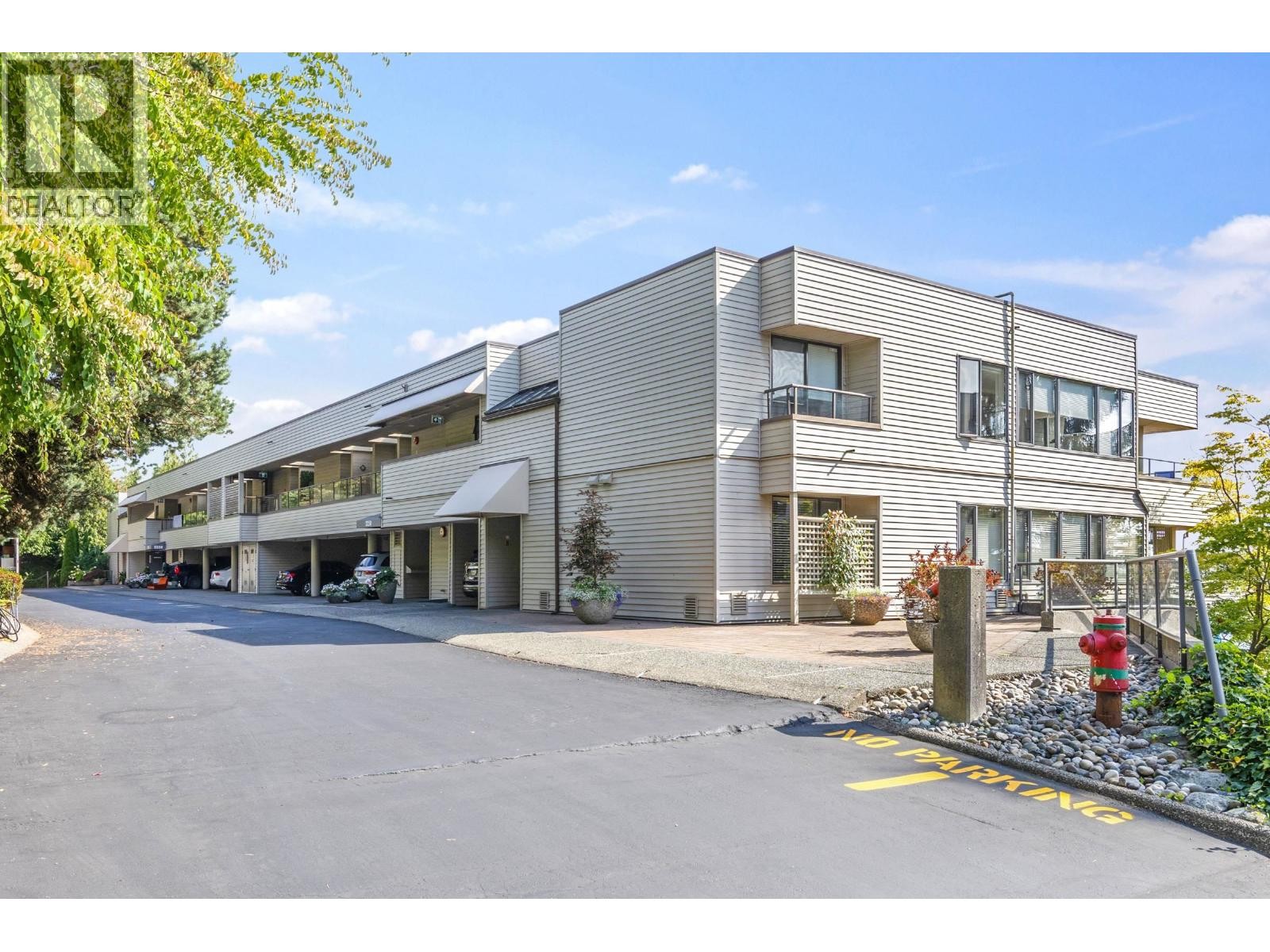 












33 2250 FOLKESTONE WAY

,
West Vancouver,




British Columbia
V7S2X7

