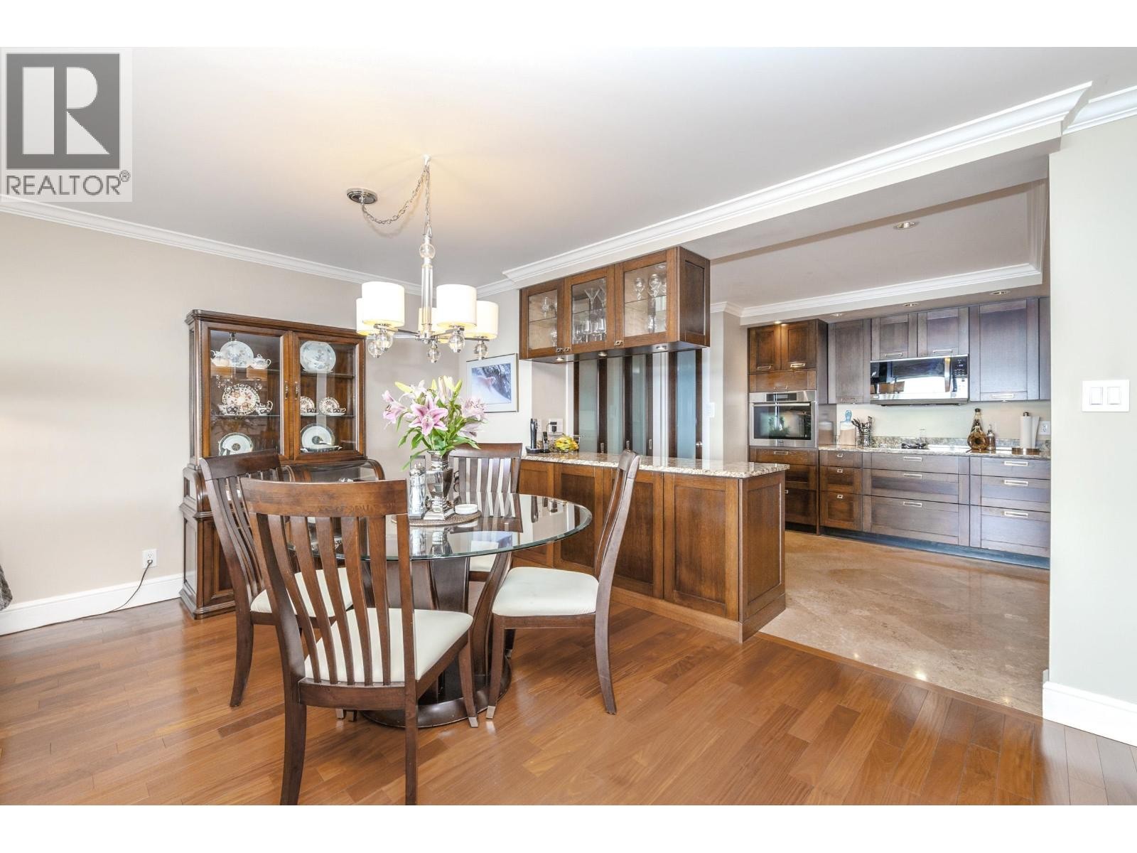 












33 2250 FOLKESTONE WAY

,
West Vancouver,




British Columbia
V7S2X7

