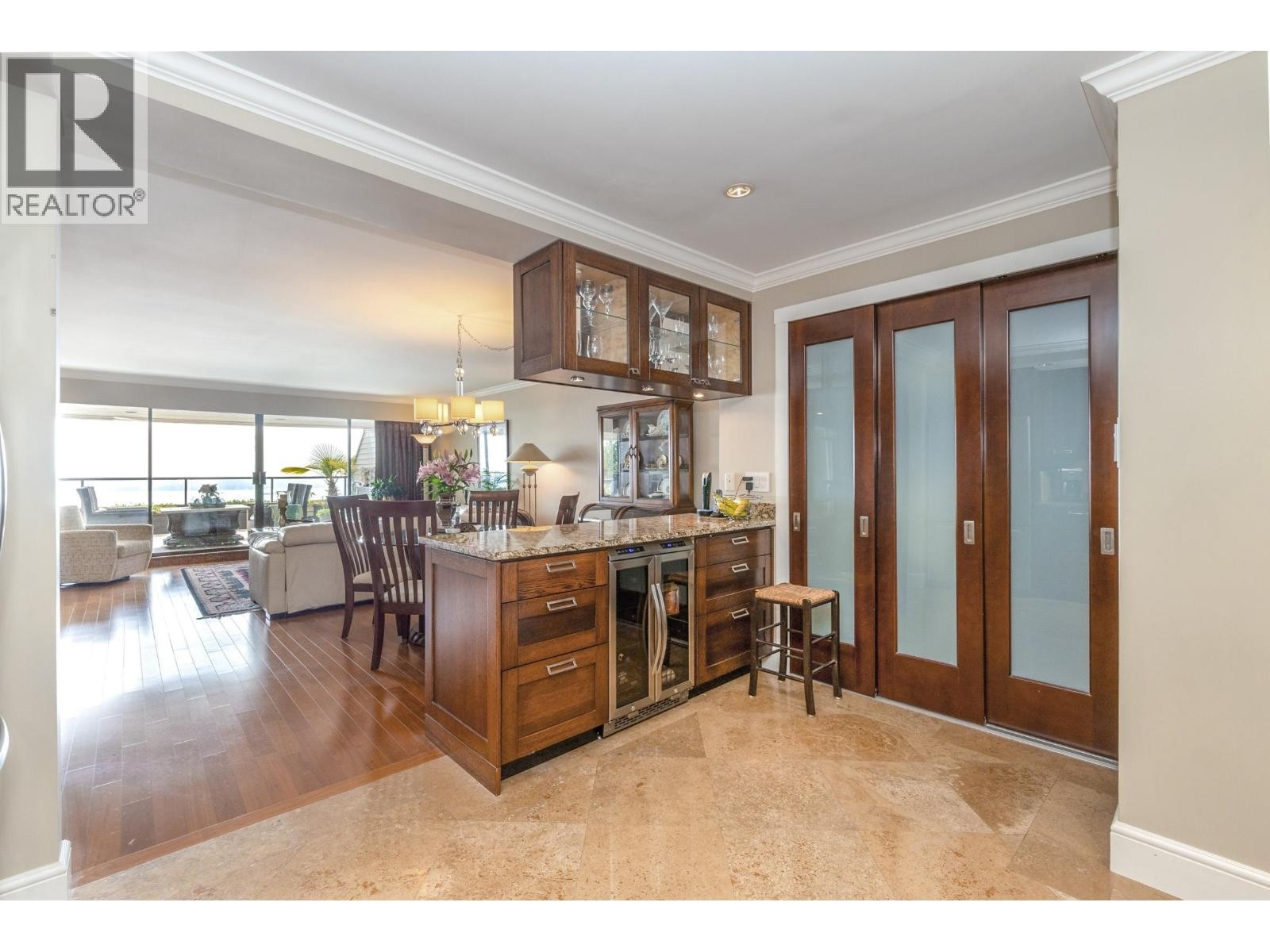 












33 2250 FOLKESTONE WAY

,
West Vancouver,




British Columbia
V7S2X7

