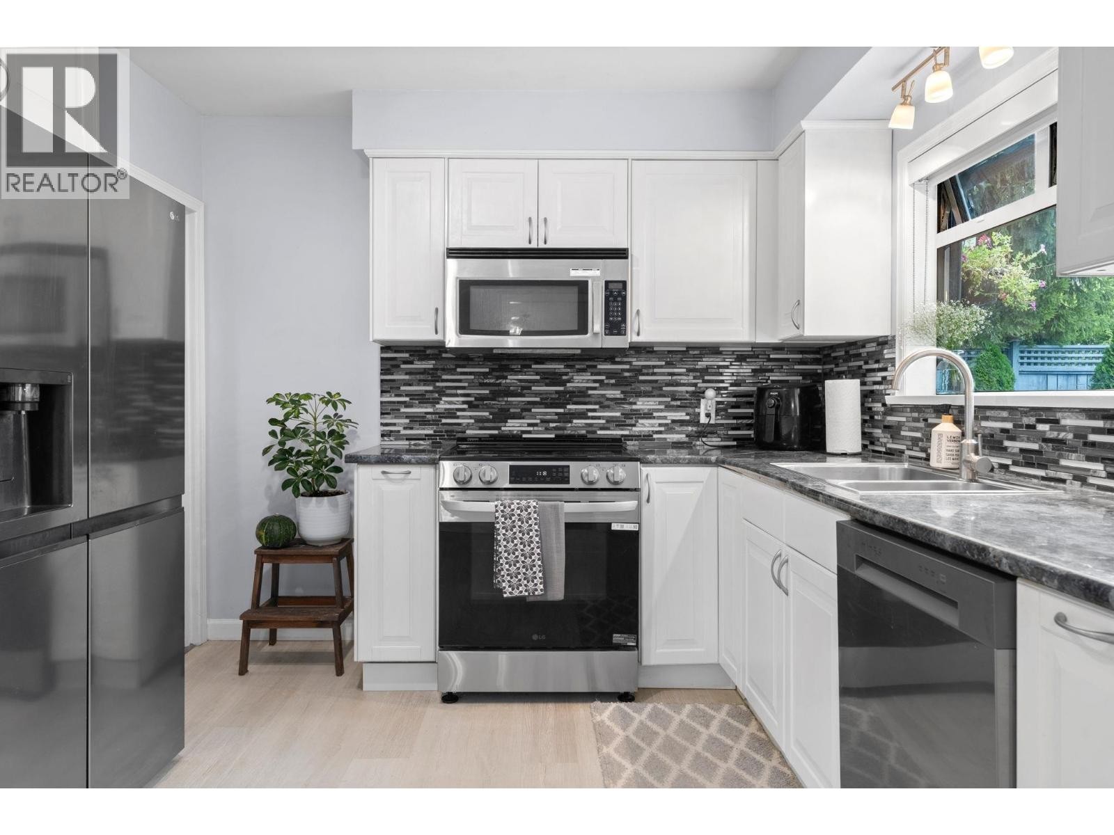 












3020 THORNCLIFFE DRIVE

,
North Vancouver,




British Columbia
V7R2T1

