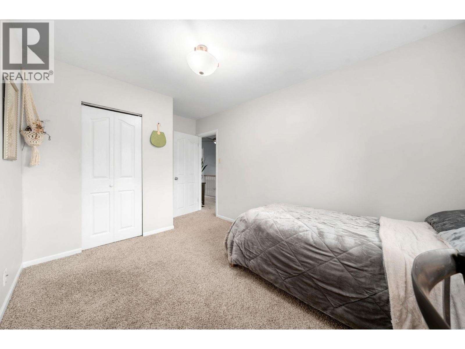 












3020 THORNCLIFFE DRIVE

,
North Vancouver,




British Columbia
V7R2T1

