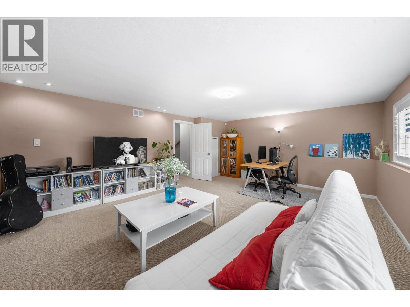 












3020 THORNCLIFFE DRIVE

,
North Vancouver,




British Columbia
V7R2T1

