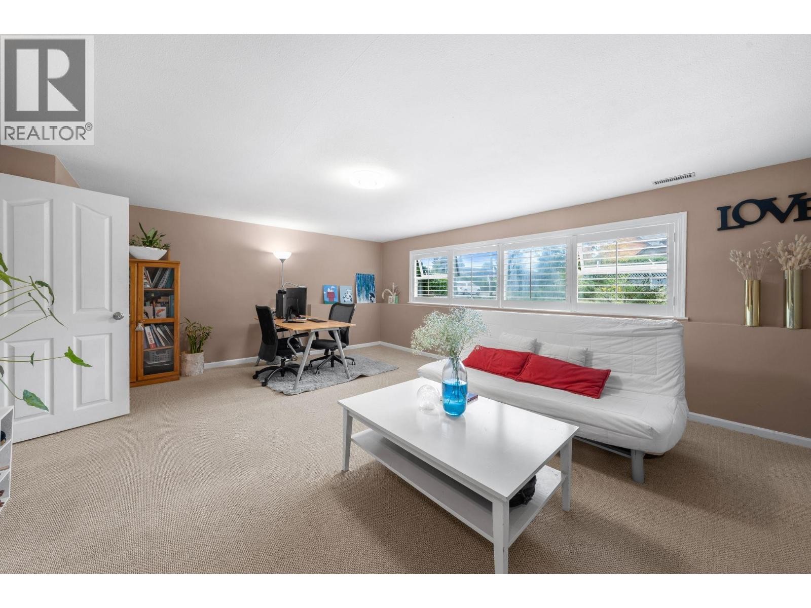 












3020 THORNCLIFFE DRIVE

,
North Vancouver,




British Columbia
V7R2T1

