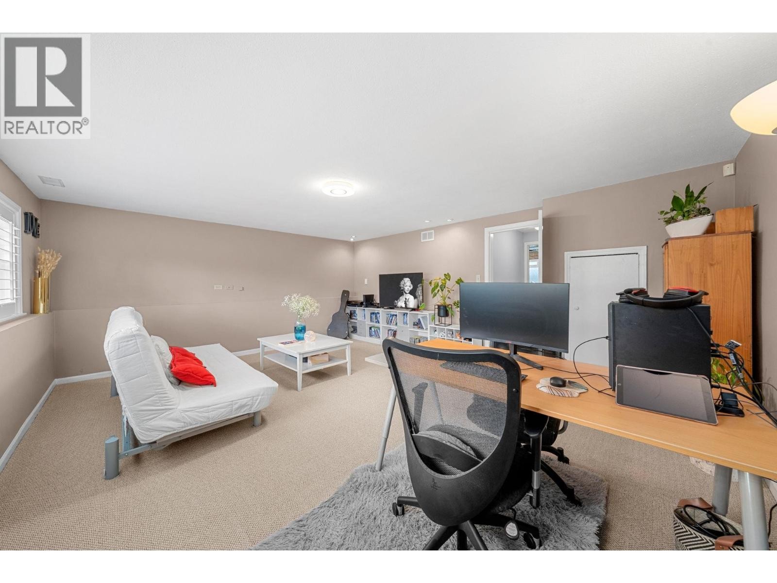 












3020 THORNCLIFFE DRIVE

,
North Vancouver,




British Columbia
V7R2T1

