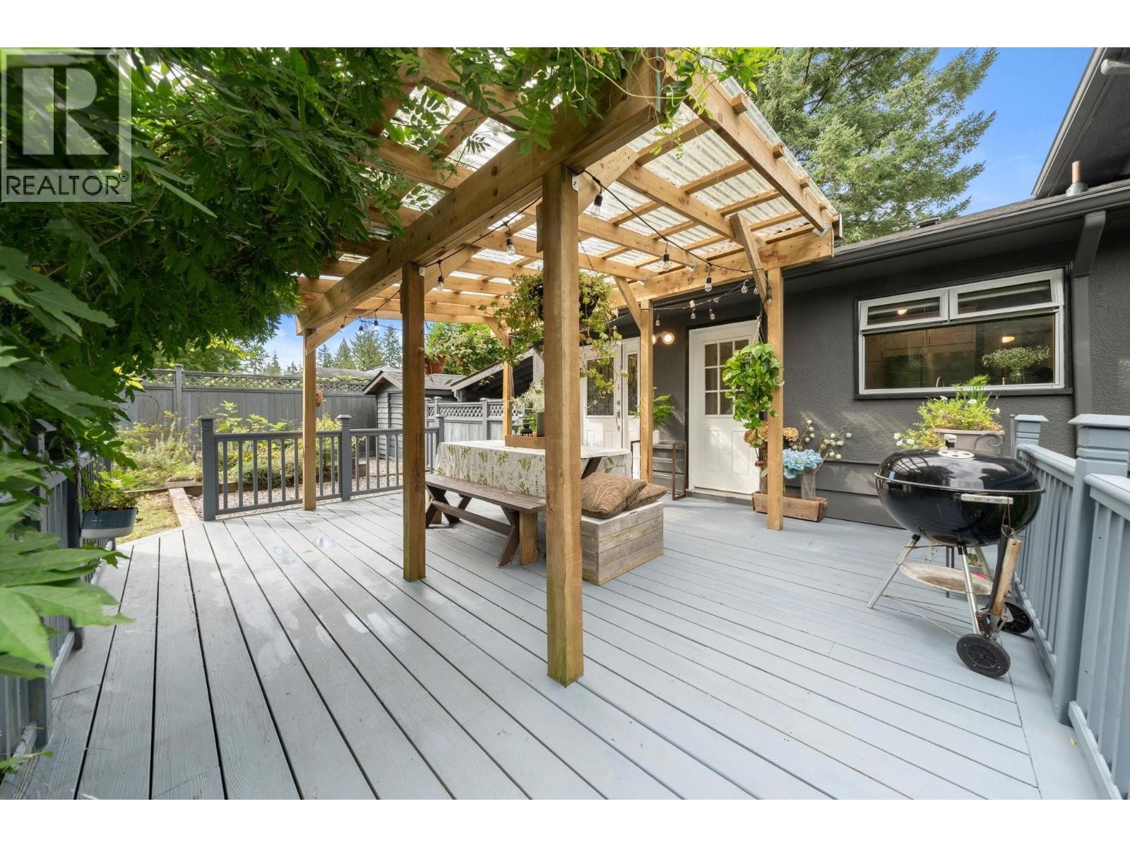 












3020 THORNCLIFFE DRIVE

,
North Vancouver,




British Columbia
V7R2T1

