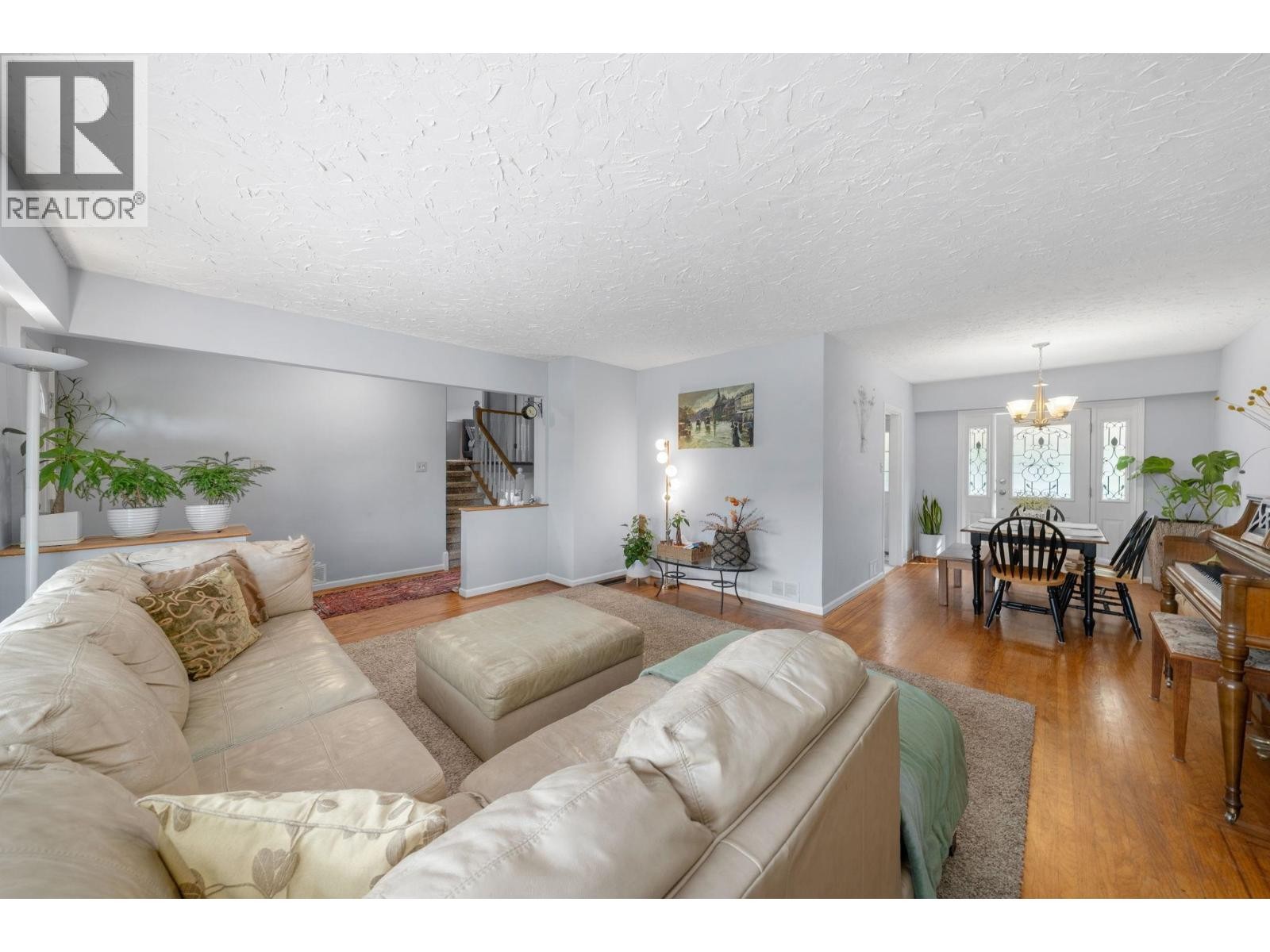 












3020 THORNCLIFFE DRIVE

,
North Vancouver,




British Columbia
V7R2T1

