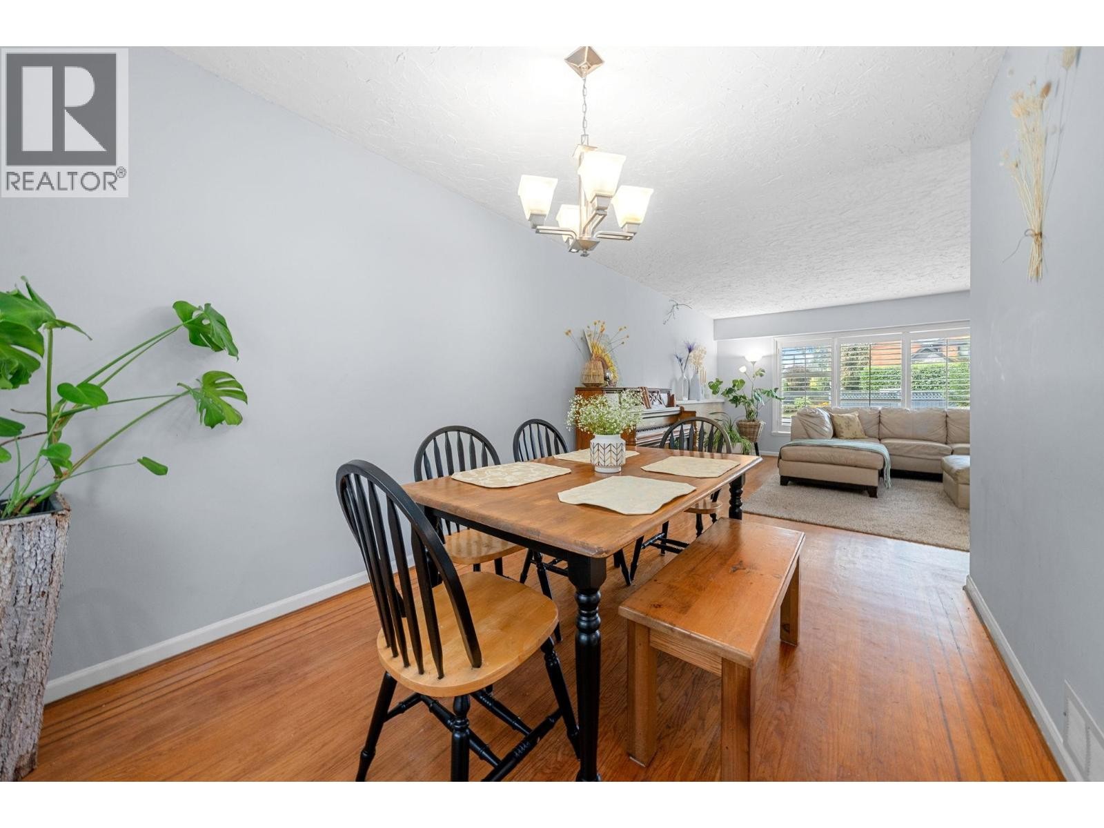 












3020 THORNCLIFFE DRIVE

,
North Vancouver,




British Columbia
V7R2T1

