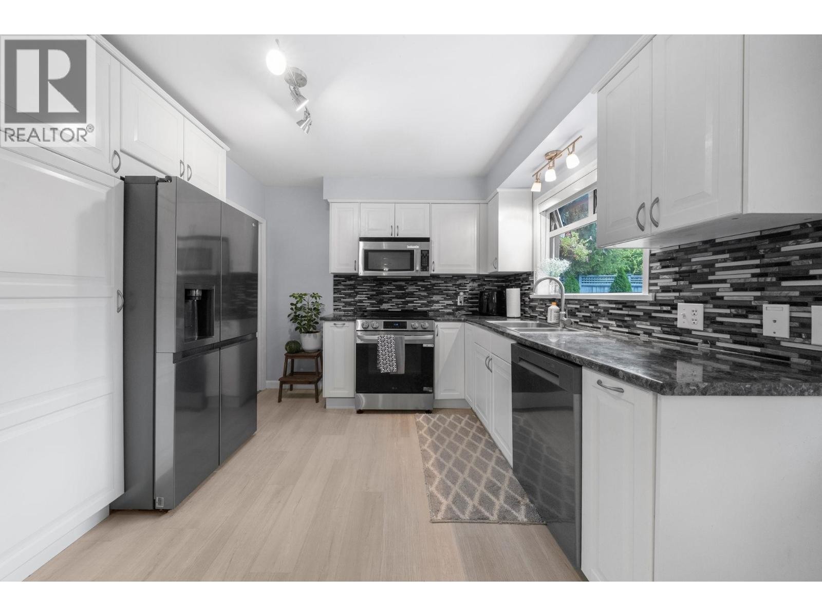 












3020 THORNCLIFFE DRIVE

,
North Vancouver,




British Columbia
V7R2T1

