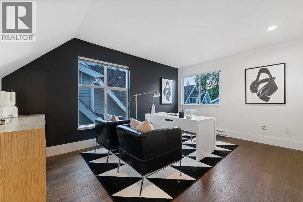 












3761 EDGEMONT BOULEVARD

,
North Vancouver,




British Columbia
V7R2P6

