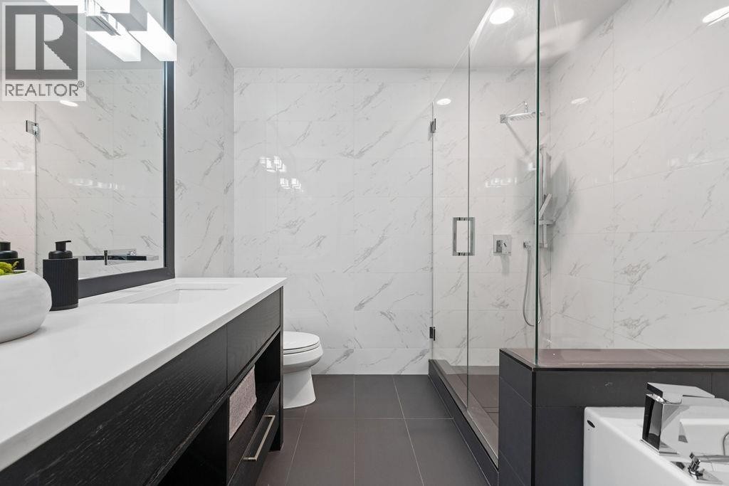 












3761 EDGEMONT BOULEVARD

,
North Vancouver,




British Columbia
V7R2P6

