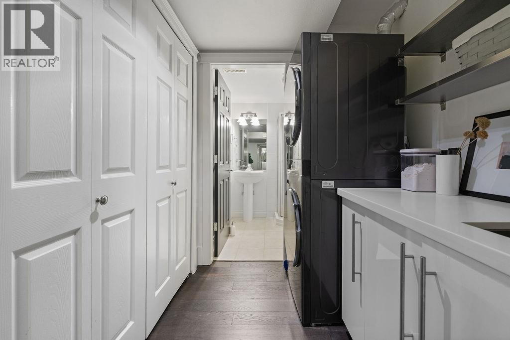 












3761 EDGEMONT BOULEVARD

,
North Vancouver,




British Columbia
V7R2P6

