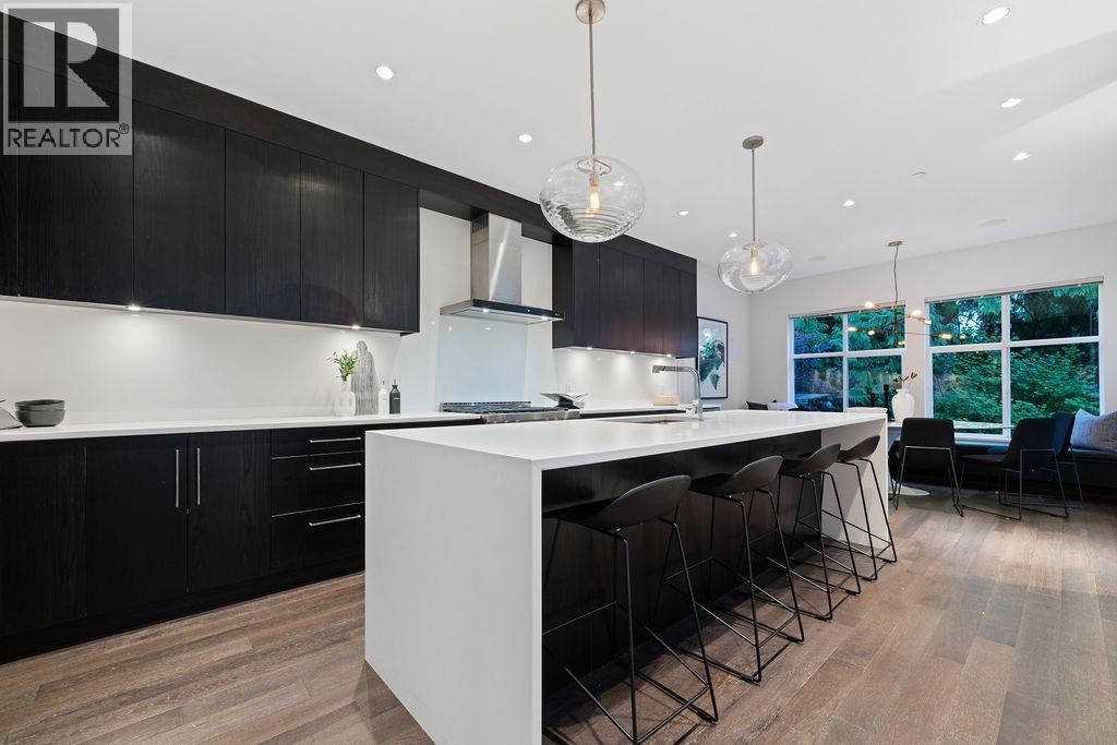 












3761 EDGEMONT BOULEVARD

,
North Vancouver,




British Columbia
V7R2P6

