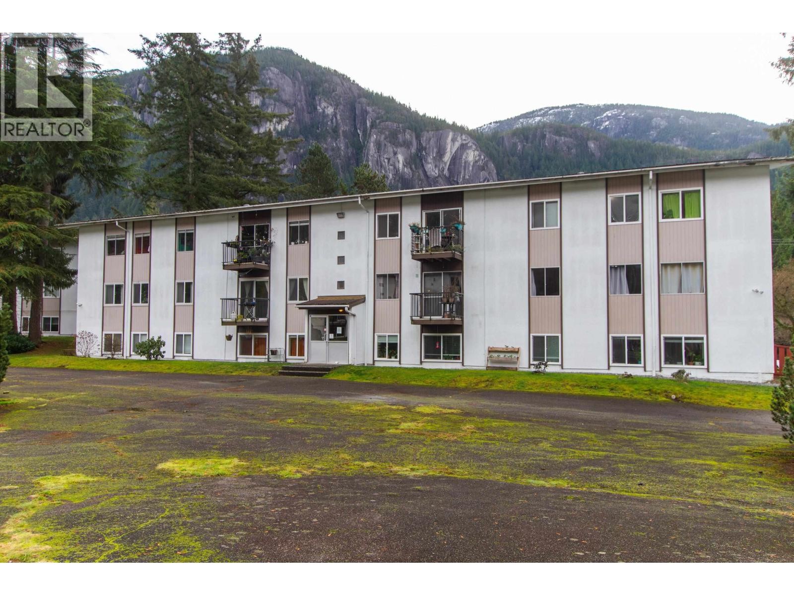 












35 38175 WESTWAY AVENUE

,
Squamish,




British Columbia
V8B0A5

