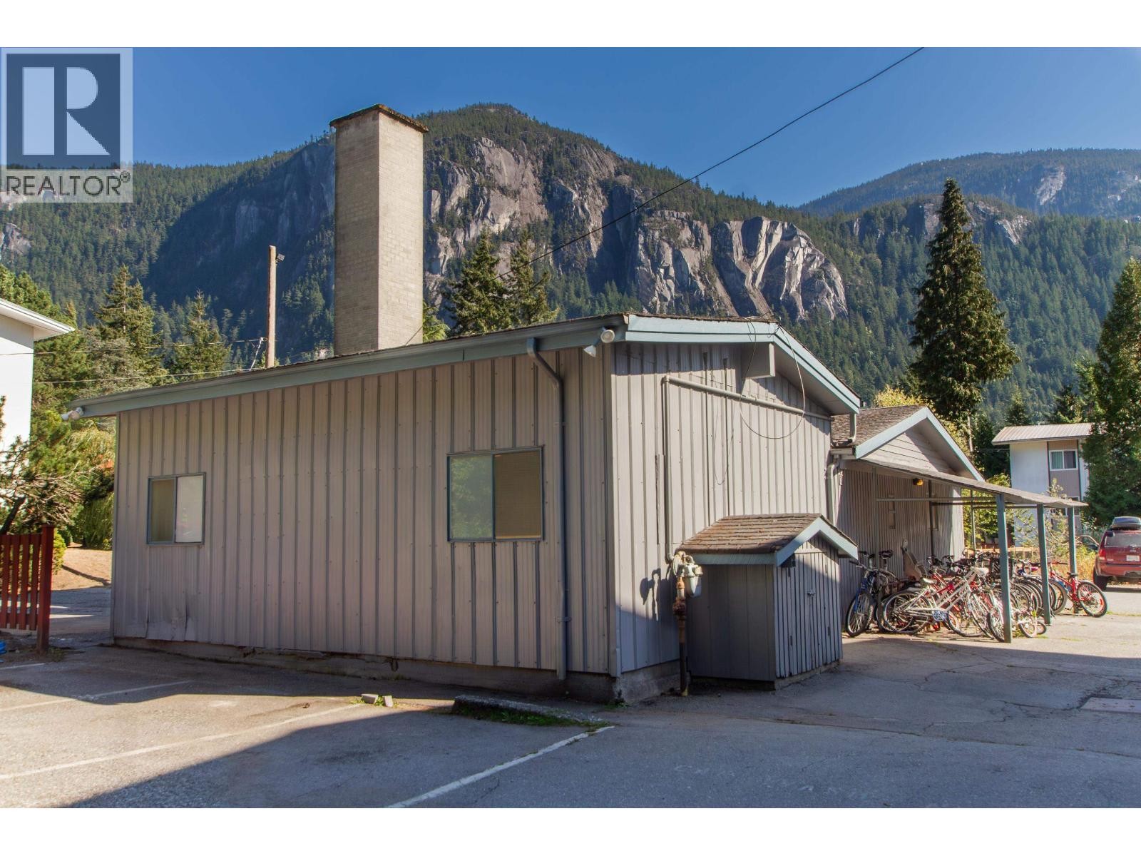 












35 38175 WESTWAY AVENUE

,
Squamish,




British Columbia
V8B0A5

