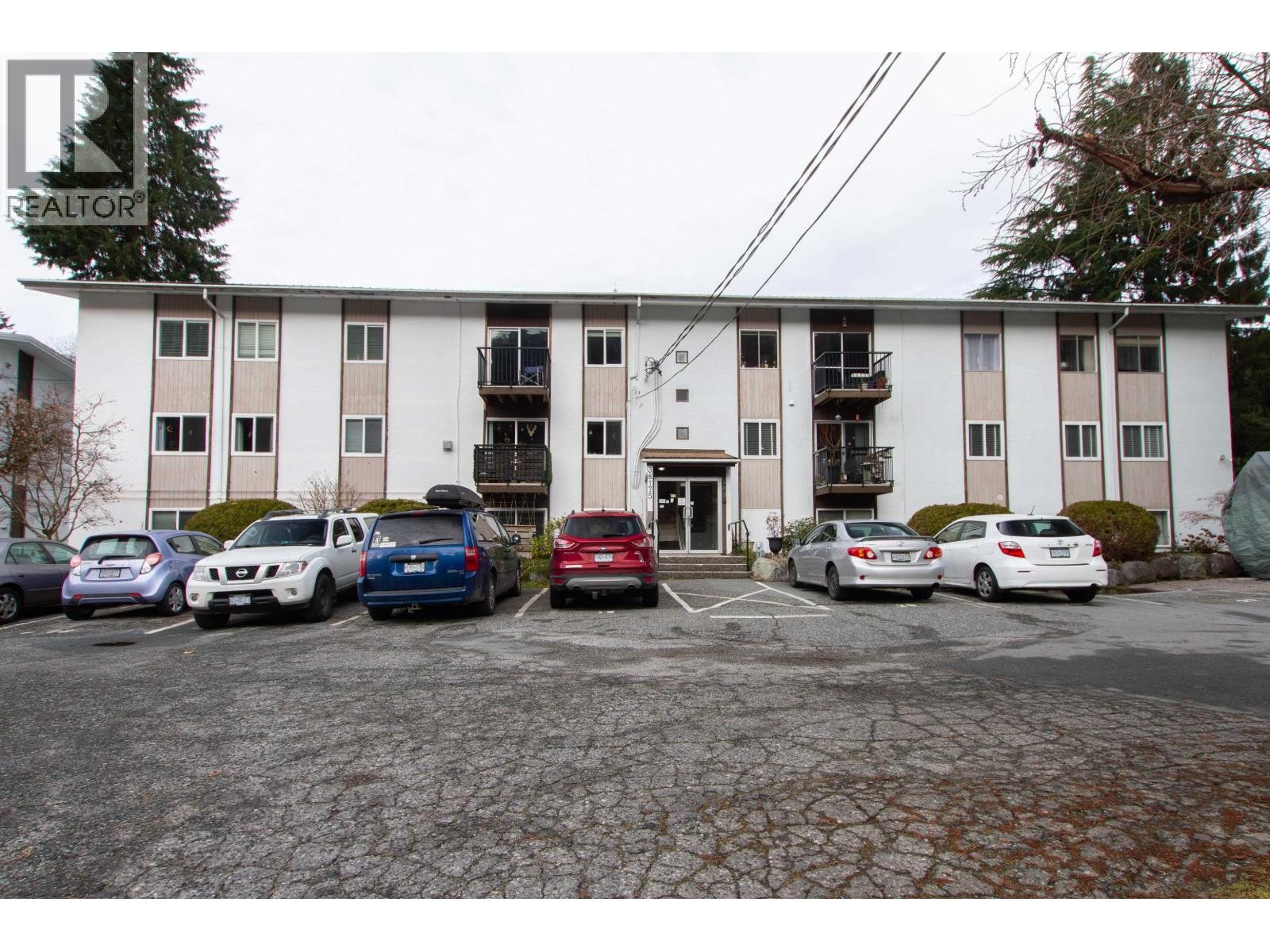 












35 38175 WESTWAY AVENUE

,
Squamish,




British Columbia
V8B0A5

