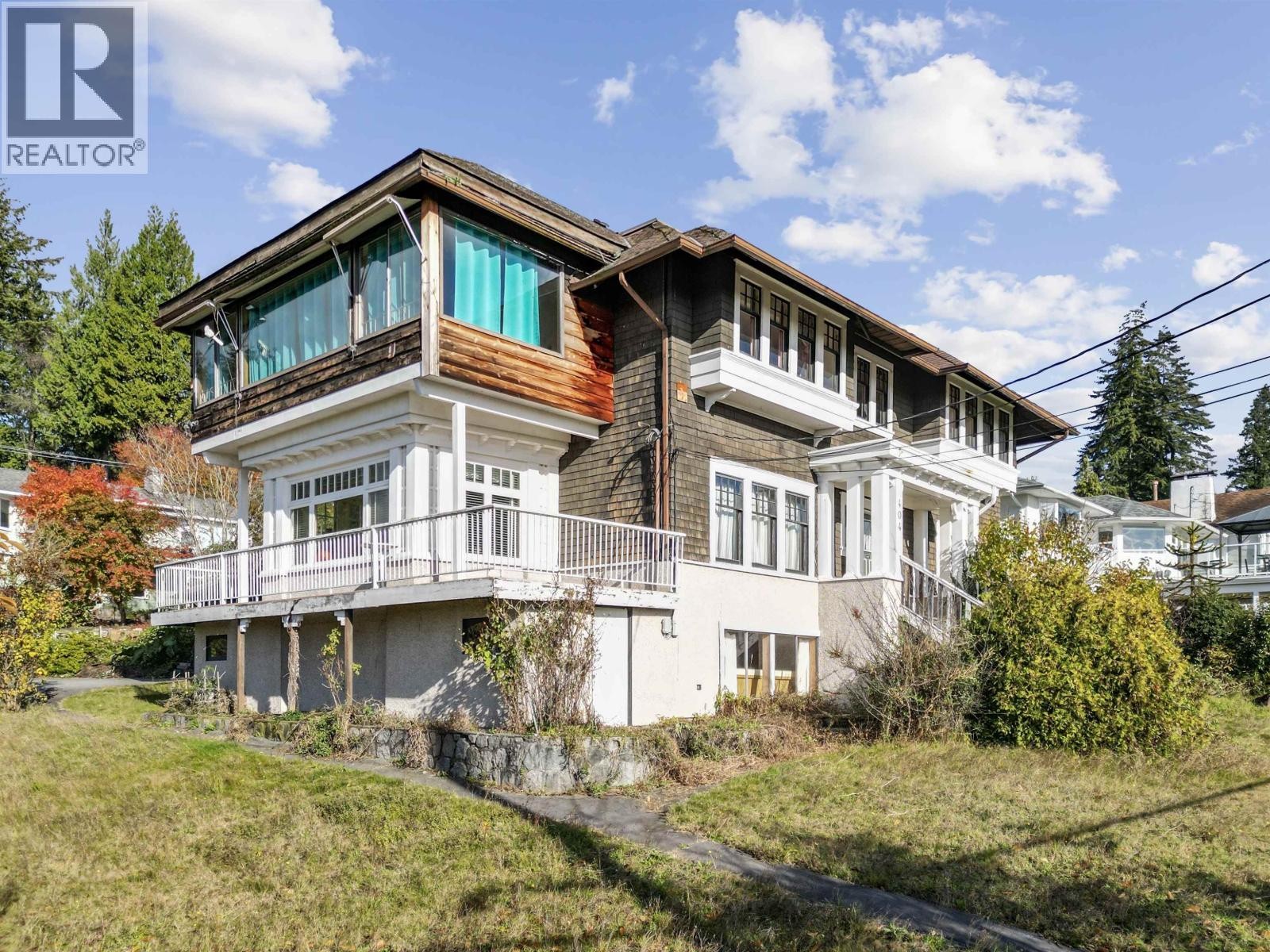 












404 SOMERSET STREET

,
North Vancouver,




British Columbia
V7N1G3

