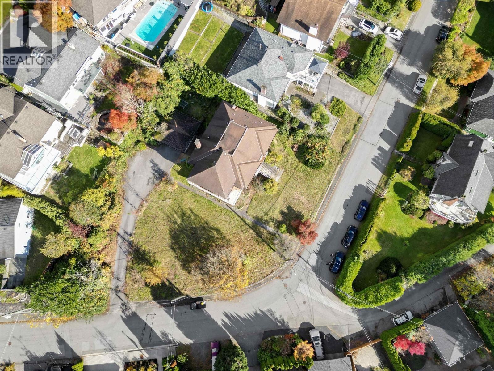 












404 SOMERSET STREET

,
North Vancouver,




British Columbia
V7N1G3

