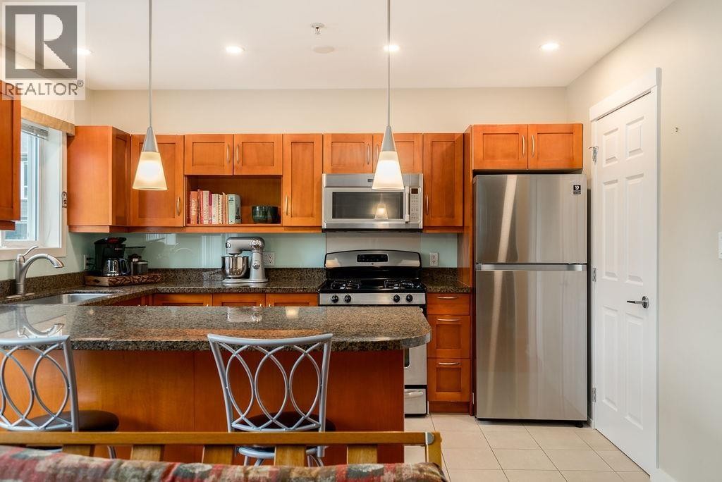 












3 1233 MAIN STREET

,
Squamish,




British Columbia
V8B0P7

