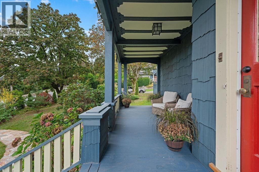 












3190 ST. GEORGES AVENUE

,
North Vancouver,




British Columbia
V7N1V2

