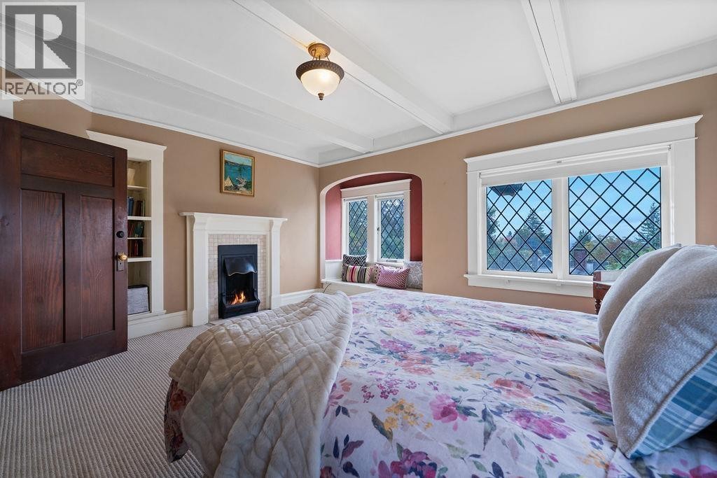 












3190 ST. GEORGES AVENUE

,
North Vancouver,




British Columbia
V7N1V2

