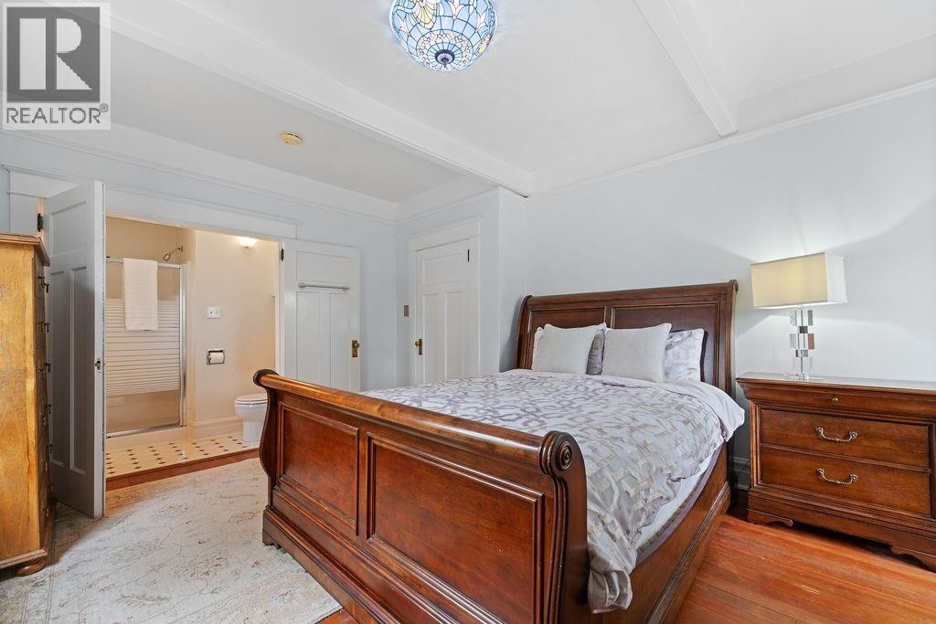 












3190 ST. GEORGES AVENUE

,
North Vancouver,




British Columbia
V7N1V2

