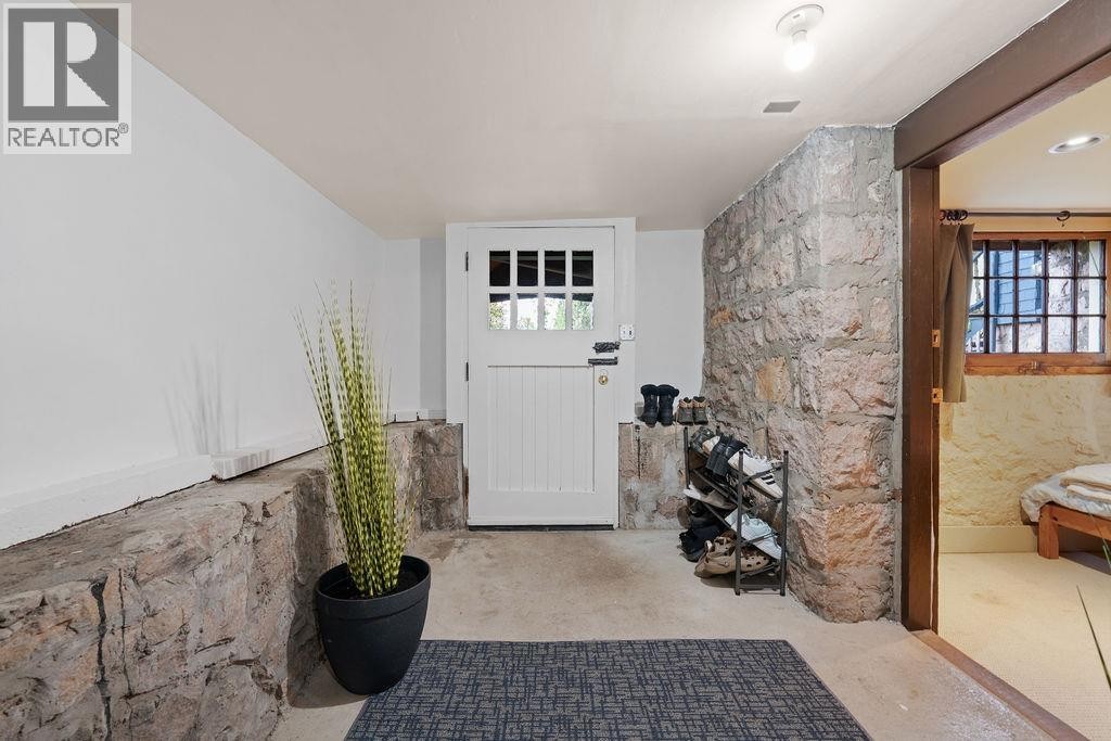 












3190 ST. GEORGES AVENUE

,
North Vancouver,




British Columbia
V7N1V2

