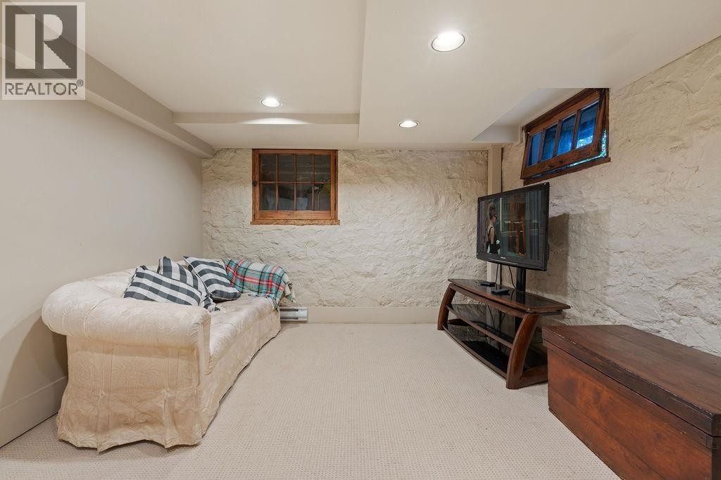 












3190 ST. GEORGES AVENUE

,
North Vancouver,




British Columbia
V7N1V2


