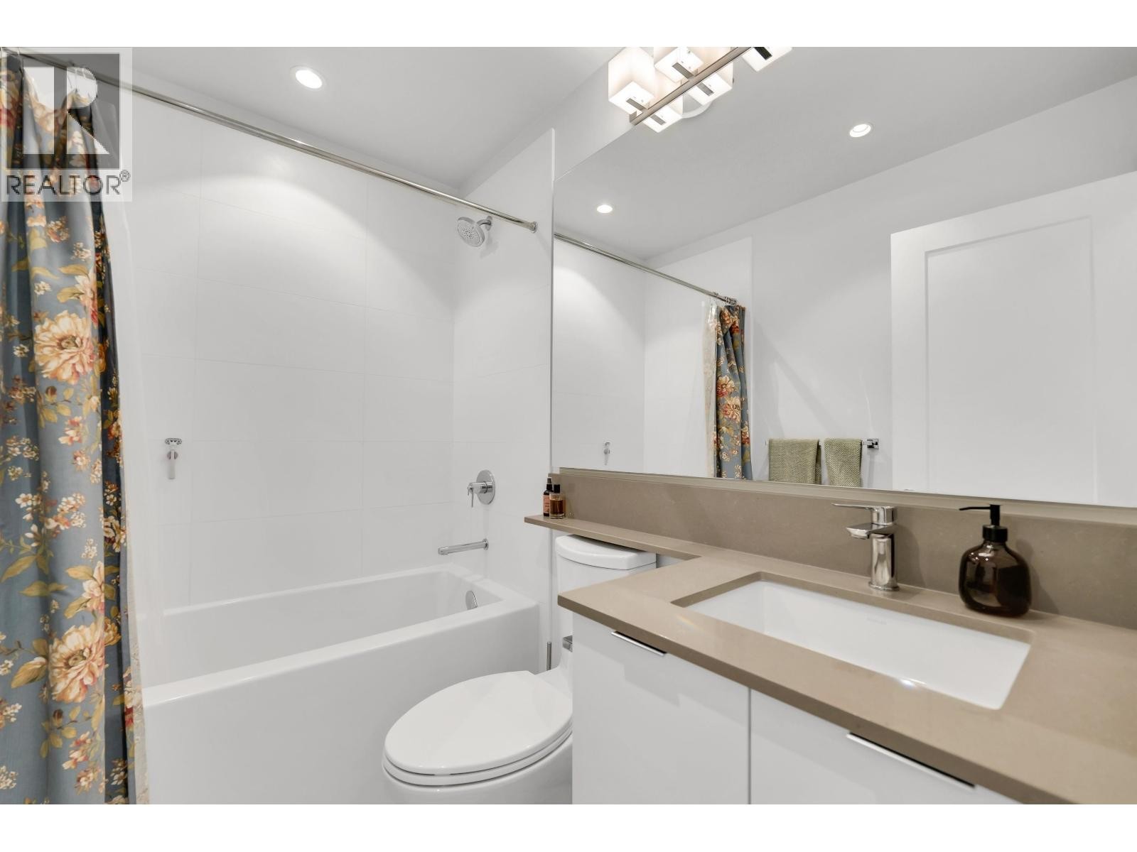 












41224 HIGHLINE PLACE

,
Squamish,




British Columbia
V8B1C2

