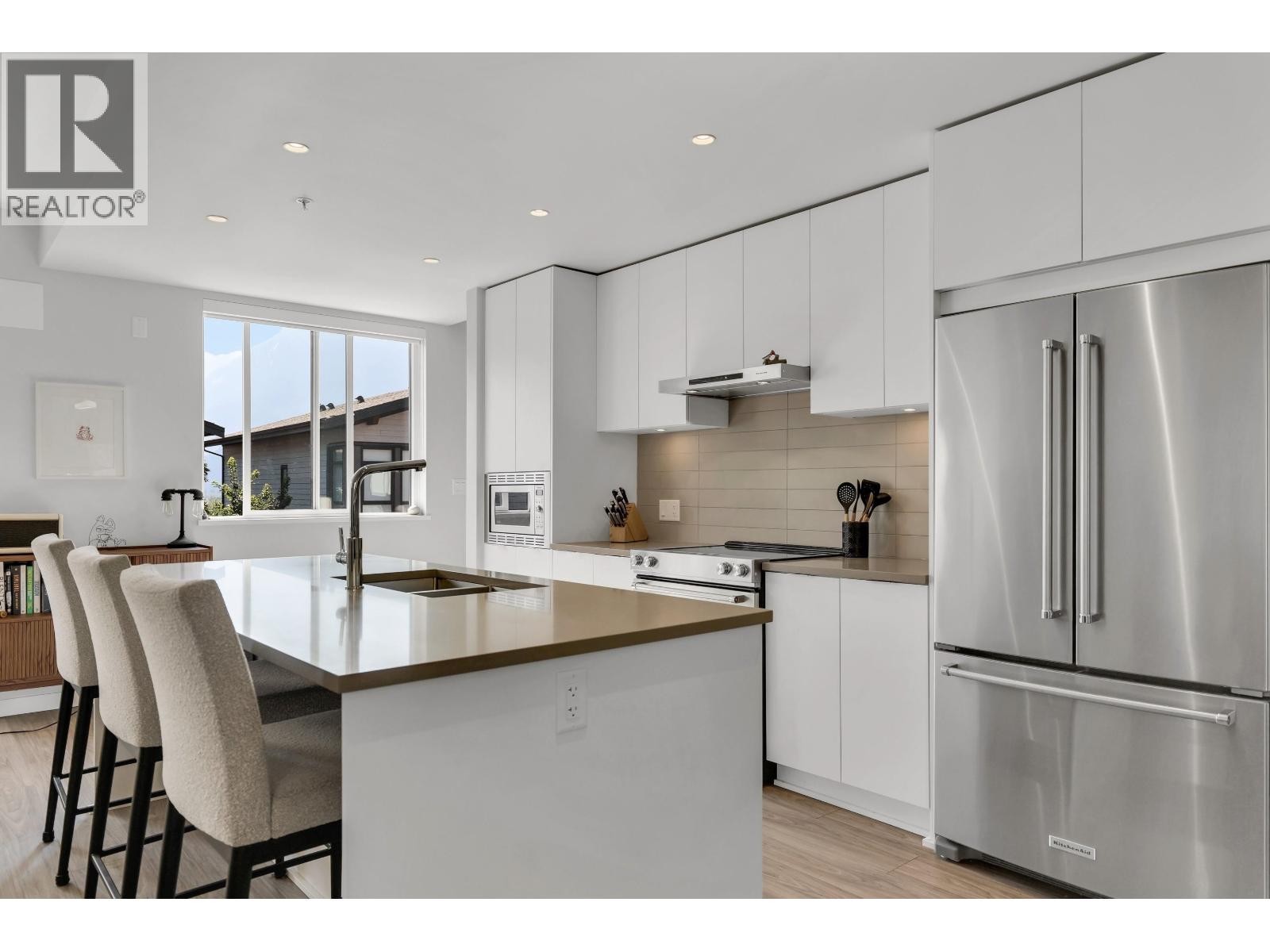 












41224 HIGHLINE PLACE

,
Squamish,




British Columbia
V8B1C2

