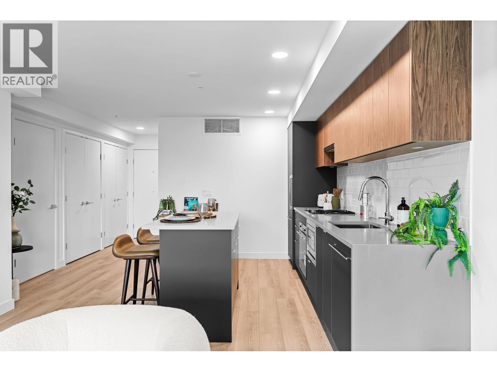 












204 2419 GRANT STREET

,
Vancouver,




British Columbia
V5K3G5

