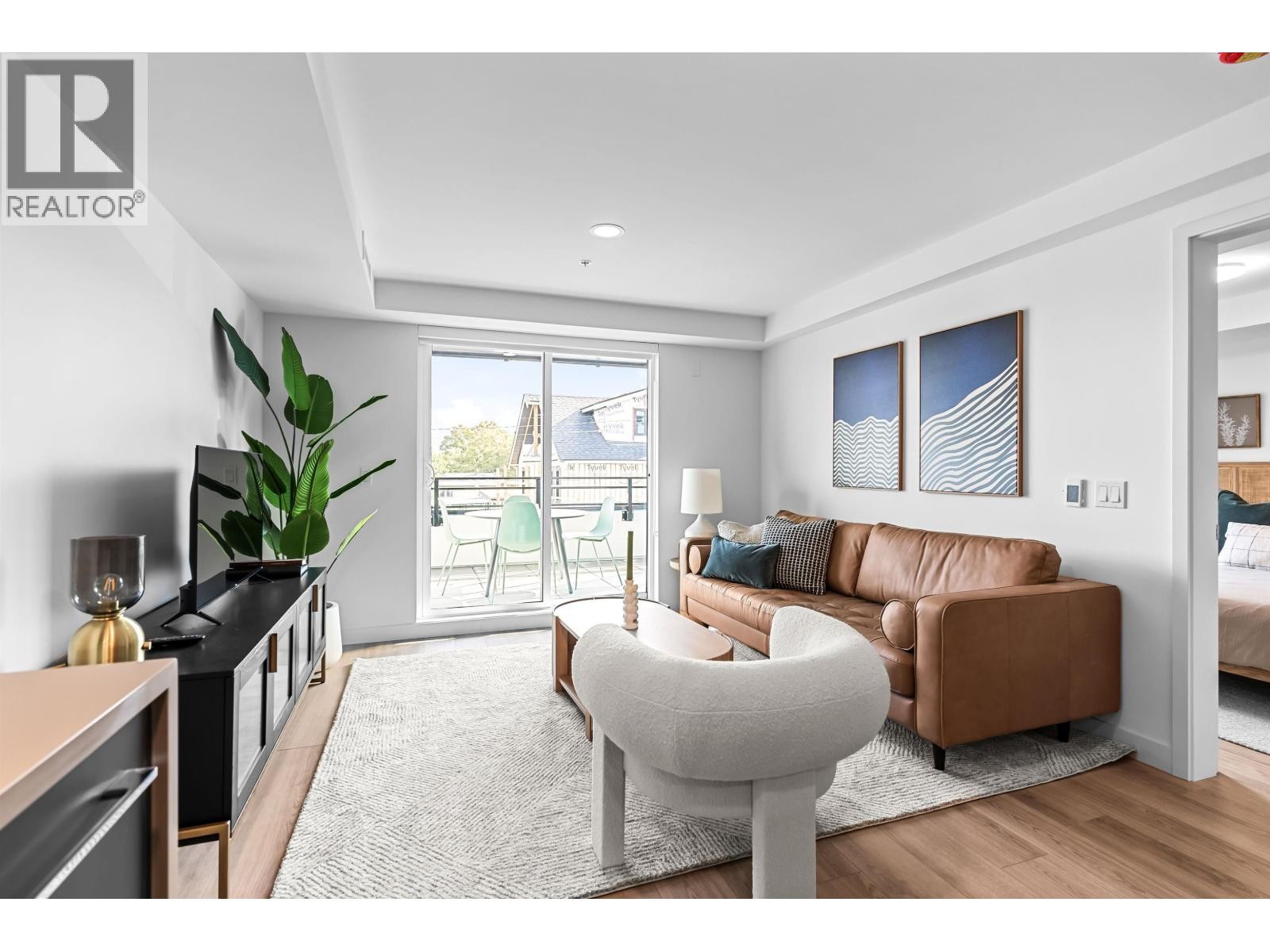 












204 2419 GRANT STREET

,
Vancouver,




British Columbia
V5K3G5

