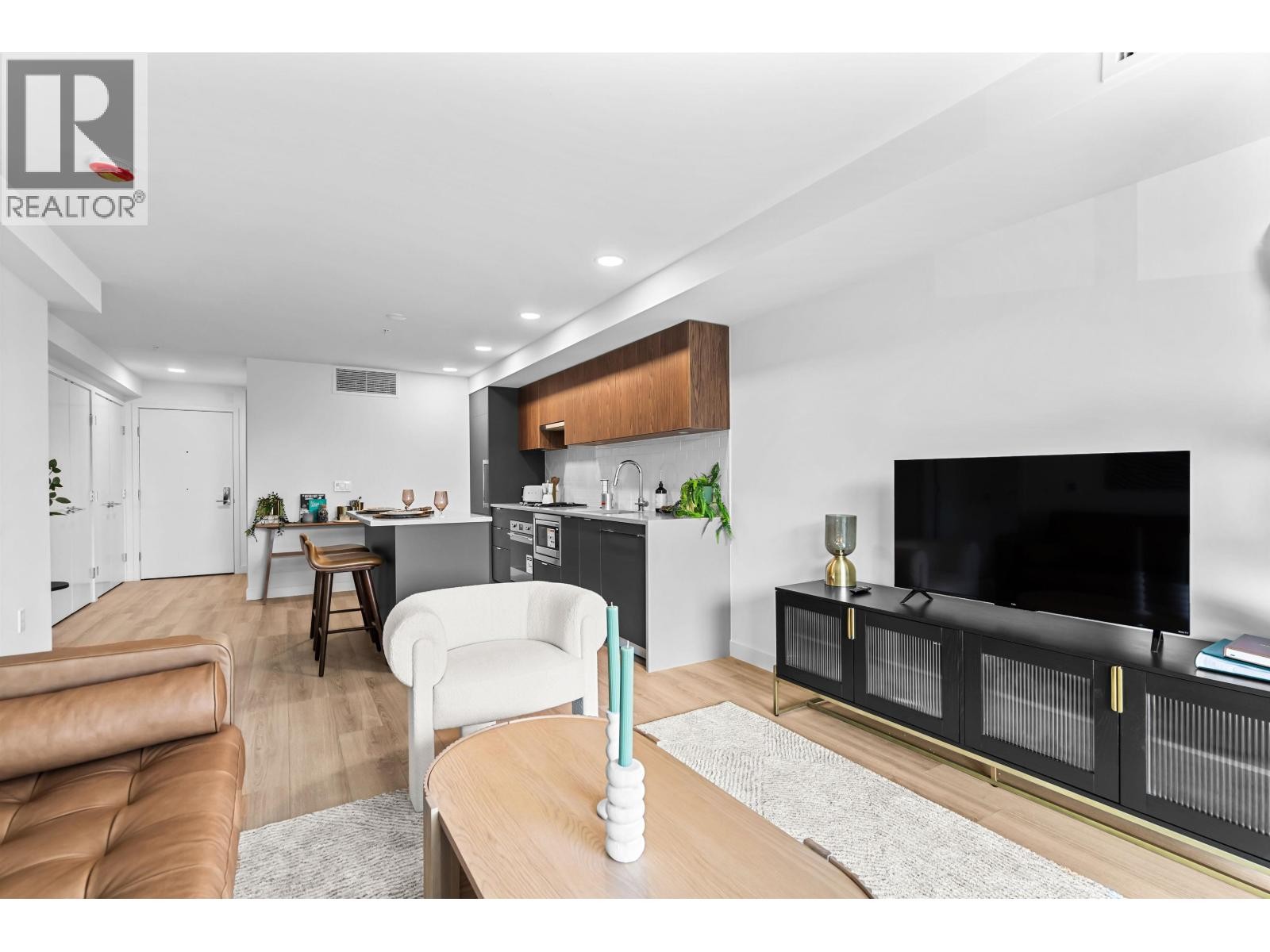 












204 2419 GRANT STREET

,
Vancouver,




British Columbia
V5K3G5

