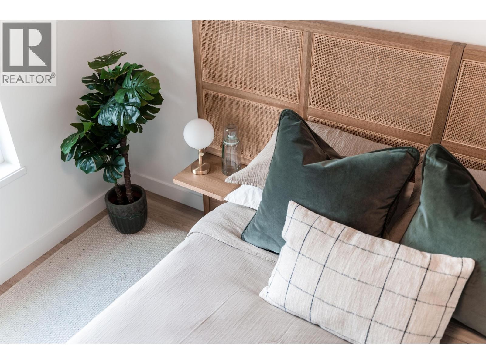 












204 2419 GRANT STREET

,
Vancouver,




British Columbia
V5K3G5

