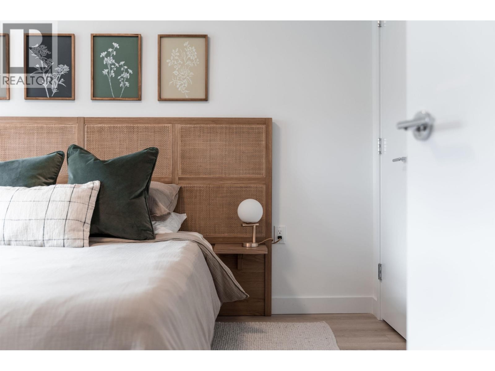 












204 2419 GRANT STREET

,
Vancouver,




British Columbia
V5K3G5

