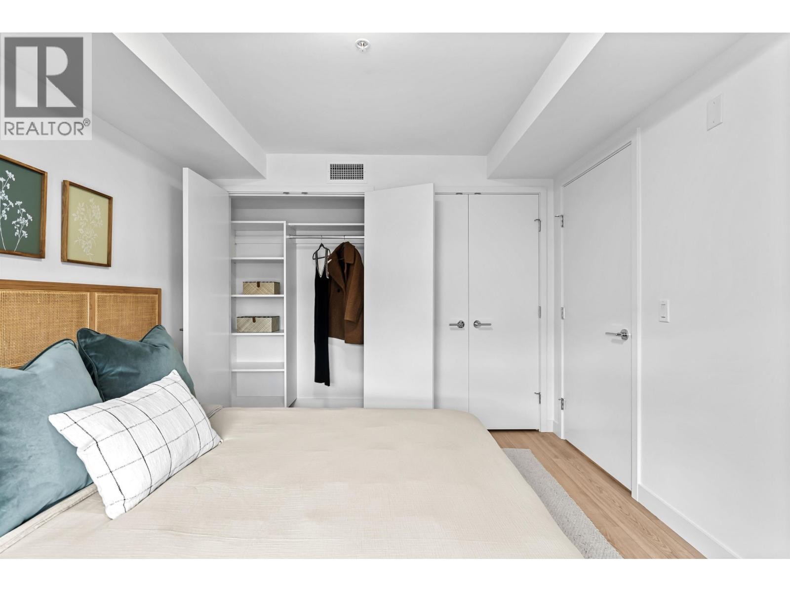 












204 2419 GRANT STREET

,
Vancouver,




British Columbia
V5K3G5

