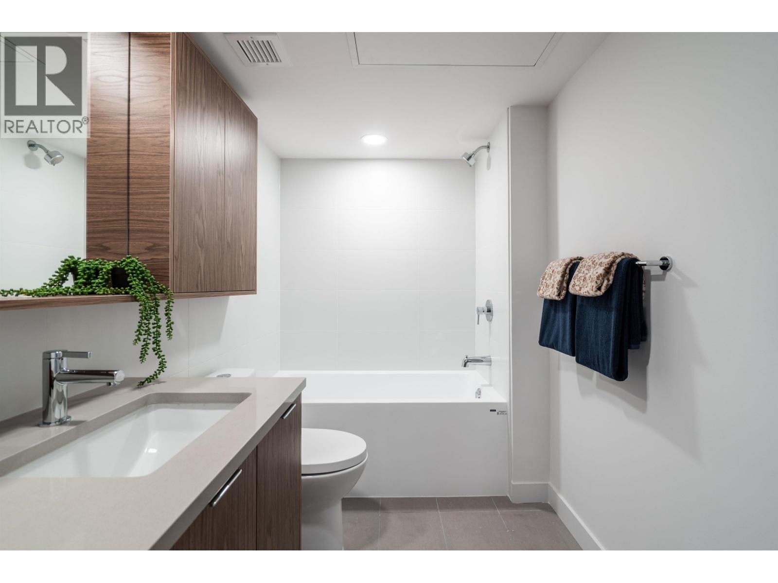 












204 2419 GRANT STREET

,
Vancouver,




British Columbia
V5K3G5

