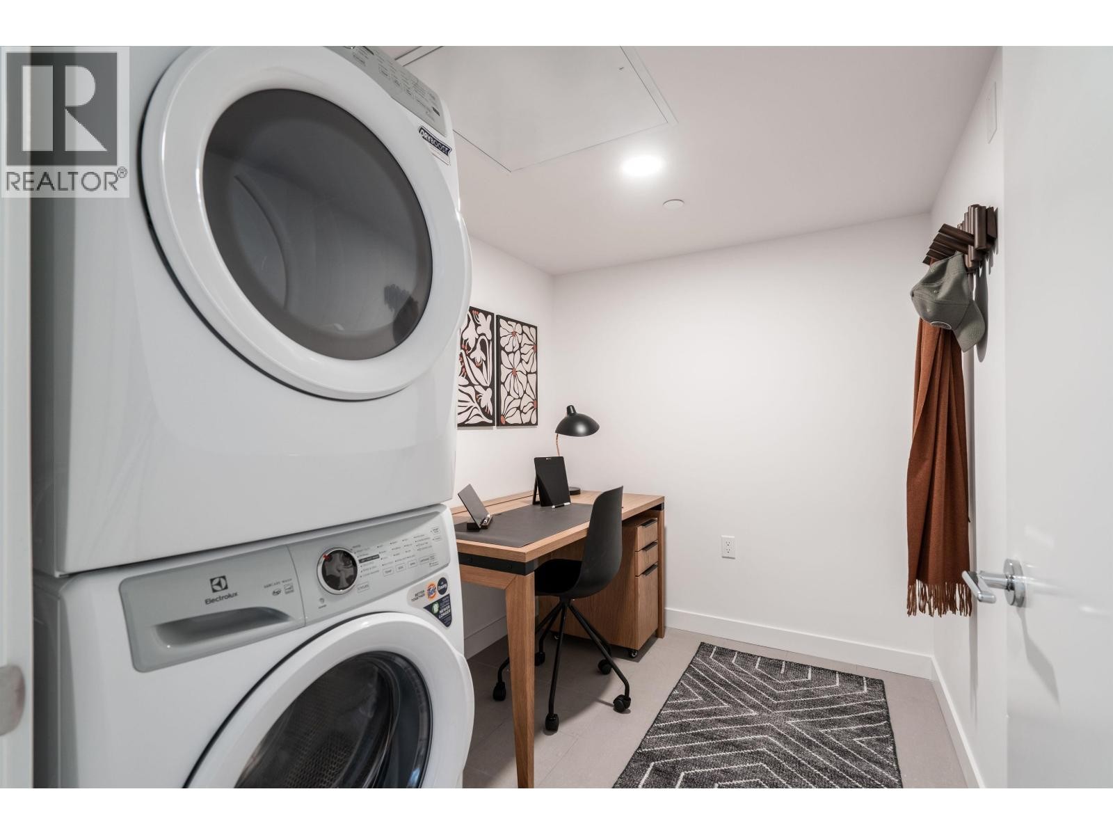 












204 2419 GRANT STREET

,
Vancouver,




British Columbia
V5K3G5

