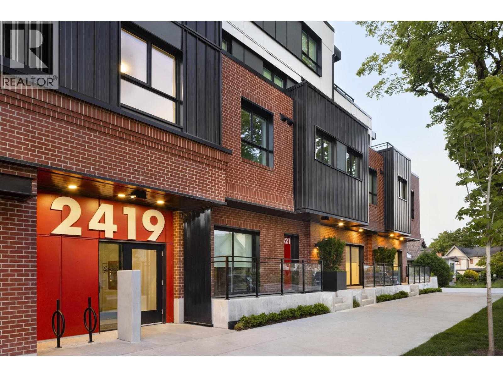 












204 2419 GRANT STREET

,
Vancouver,




British Columbia
V5K3G5

