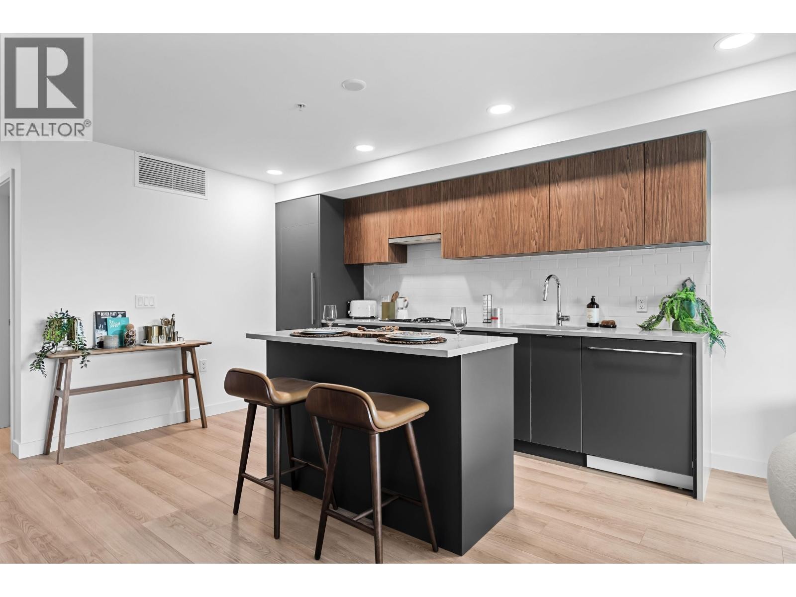 












204 2419 GRANT STREET

,
Vancouver,




British Columbia
V5K3G5

