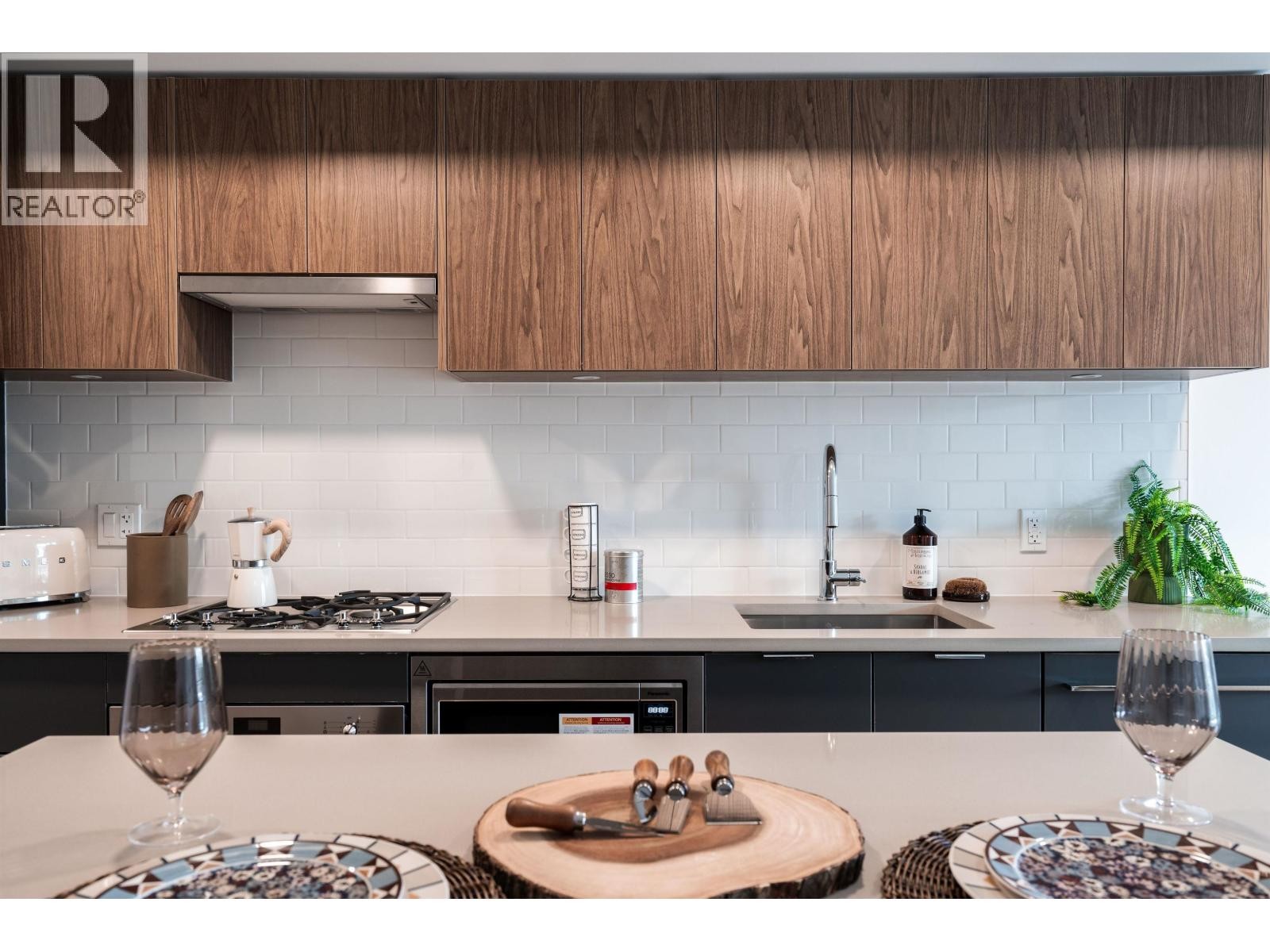 












204 2419 GRANT STREET

,
Vancouver,




British Columbia
V5K3G5

